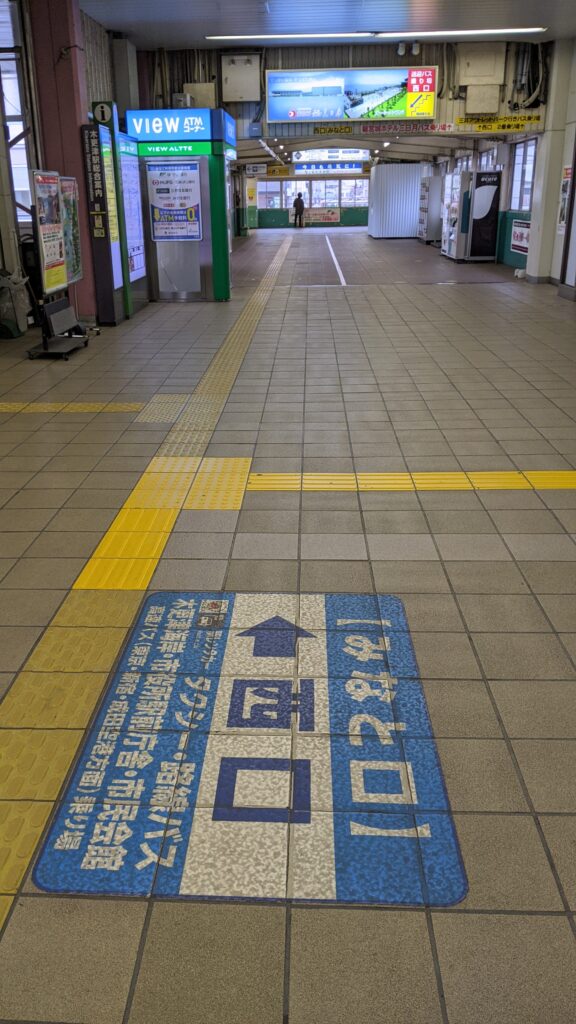 木更津駅西口への矢印