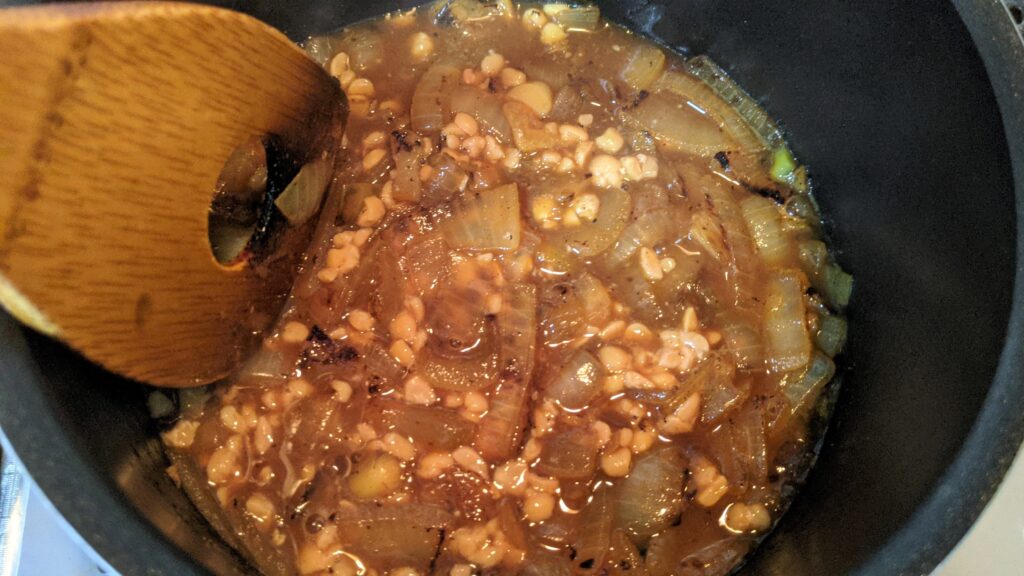 ひきわり納豆とカレーを混ぜる