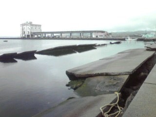 震災で被害を受けた港1